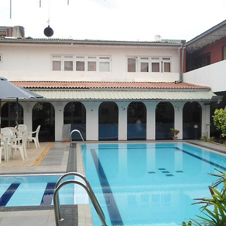 Ranveli Beach Hotel Dehiwala-Mount Lavinia Екстериор снимка