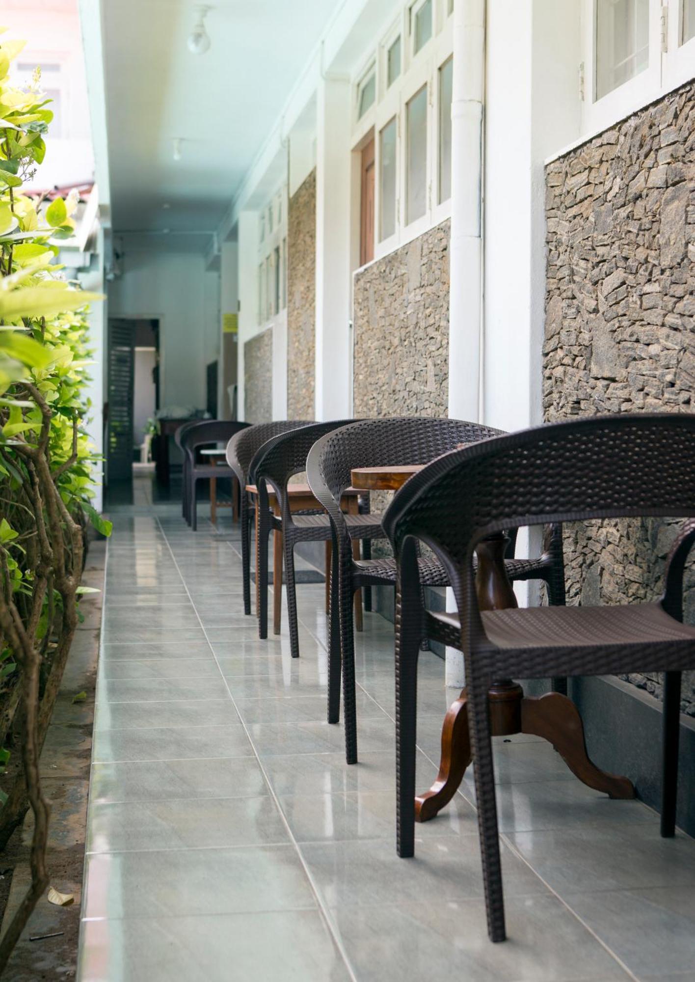 Ranveli Beach Hotel Dehiwala-Mount Lavinia Екстериор снимка