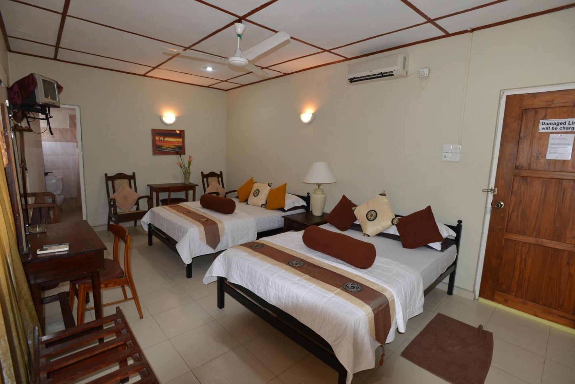 Ranveli Beach Hotel Dehiwala-Mount Lavinia Екстериор снимка