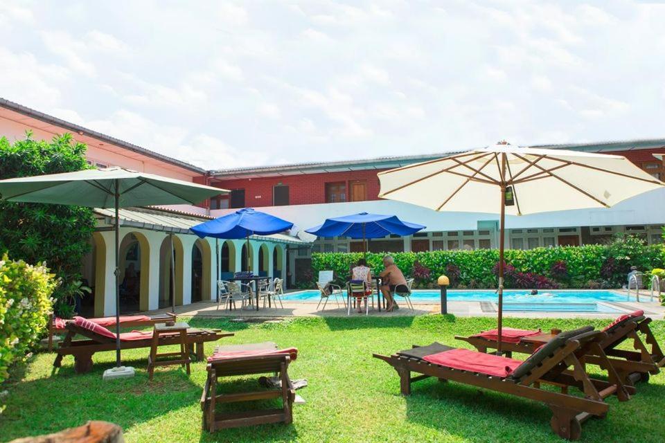 Ranveli Beach Hotel Dehiwala-Mount Lavinia Екстериор снимка