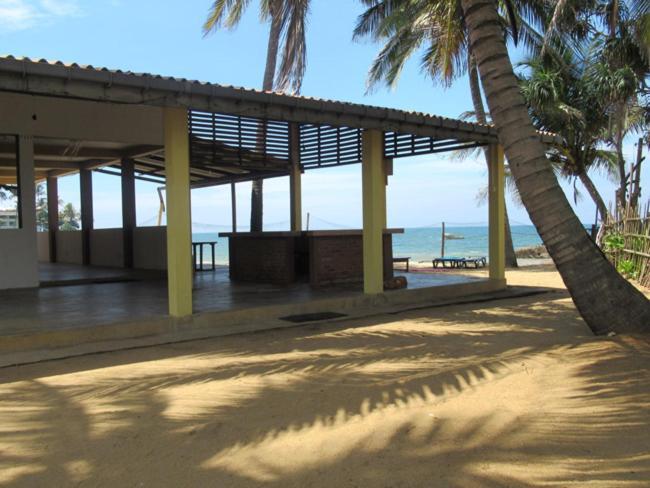 Ranveli Beach Hotel Dehiwala-Mount Lavinia Екстериор снимка