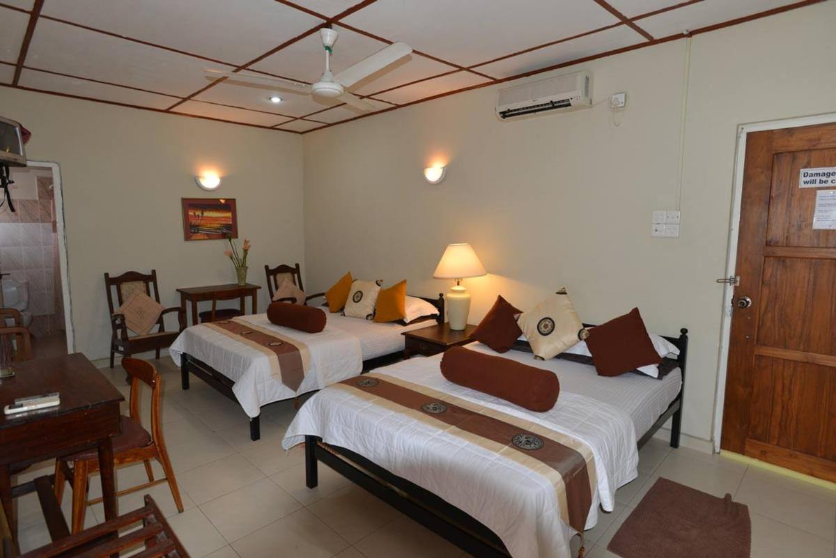 Ranveli Beach Hotel Dehiwala-Mount Lavinia Екстериор снимка