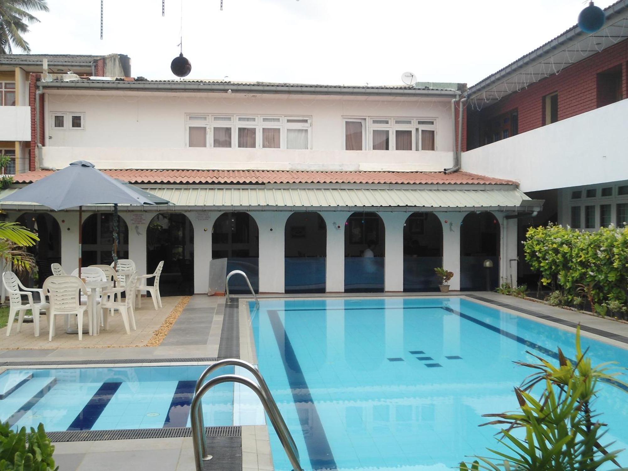 Ranveli Beach Hotel Dehiwala-Mount Lavinia Екстериор снимка