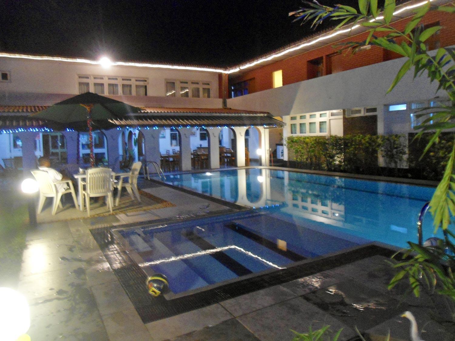Ranveli Beach Hotel Dehiwala-Mount Lavinia Екстериор снимка