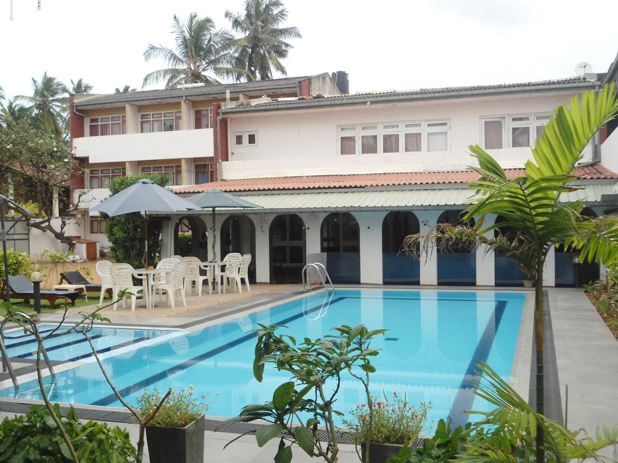 Ranveli Beach Hotel Dehiwala-Mount Lavinia Екстериор снимка