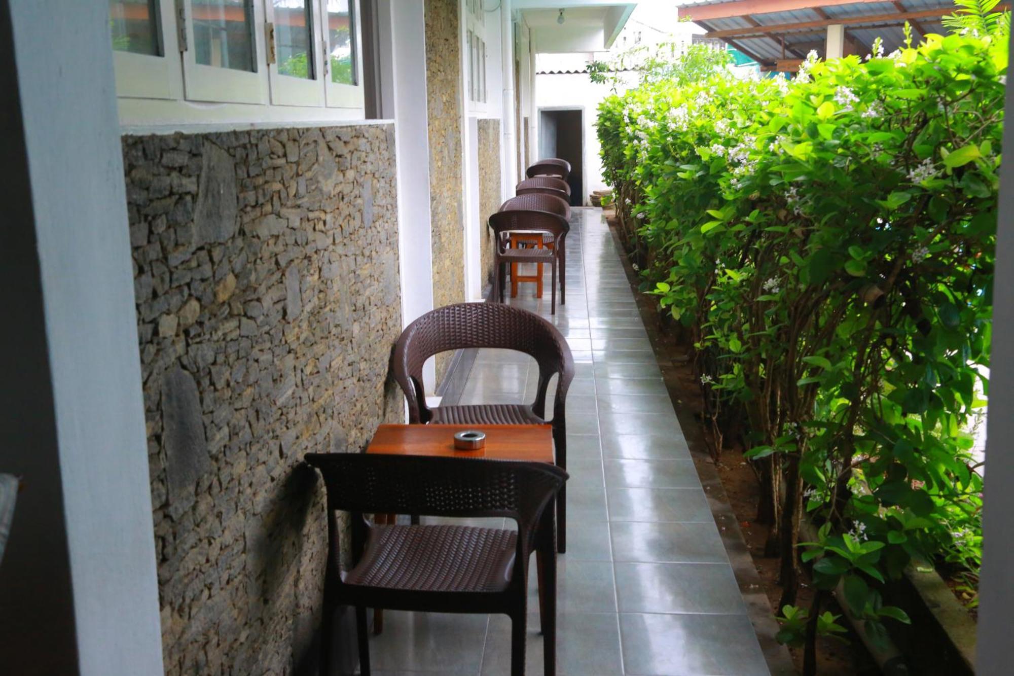 Ranveli Beach Hotel Dehiwala-Mount Lavinia Екстериор снимка