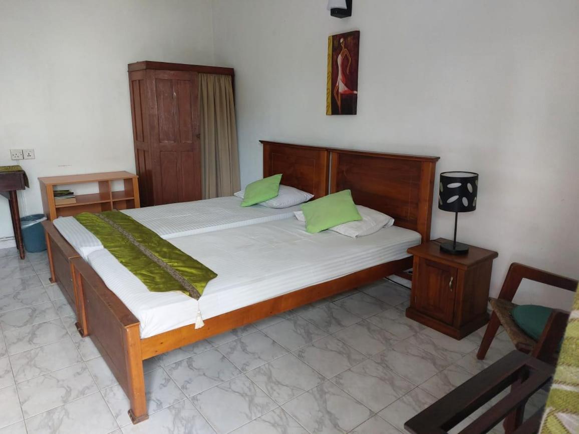 Ranveli Beach Hotel Dehiwala-Mount Lavinia Екстериор снимка