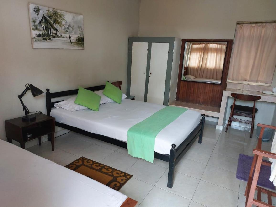 Ranveli Beach Hotel Dehiwala-Mount Lavinia Екстериор снимка