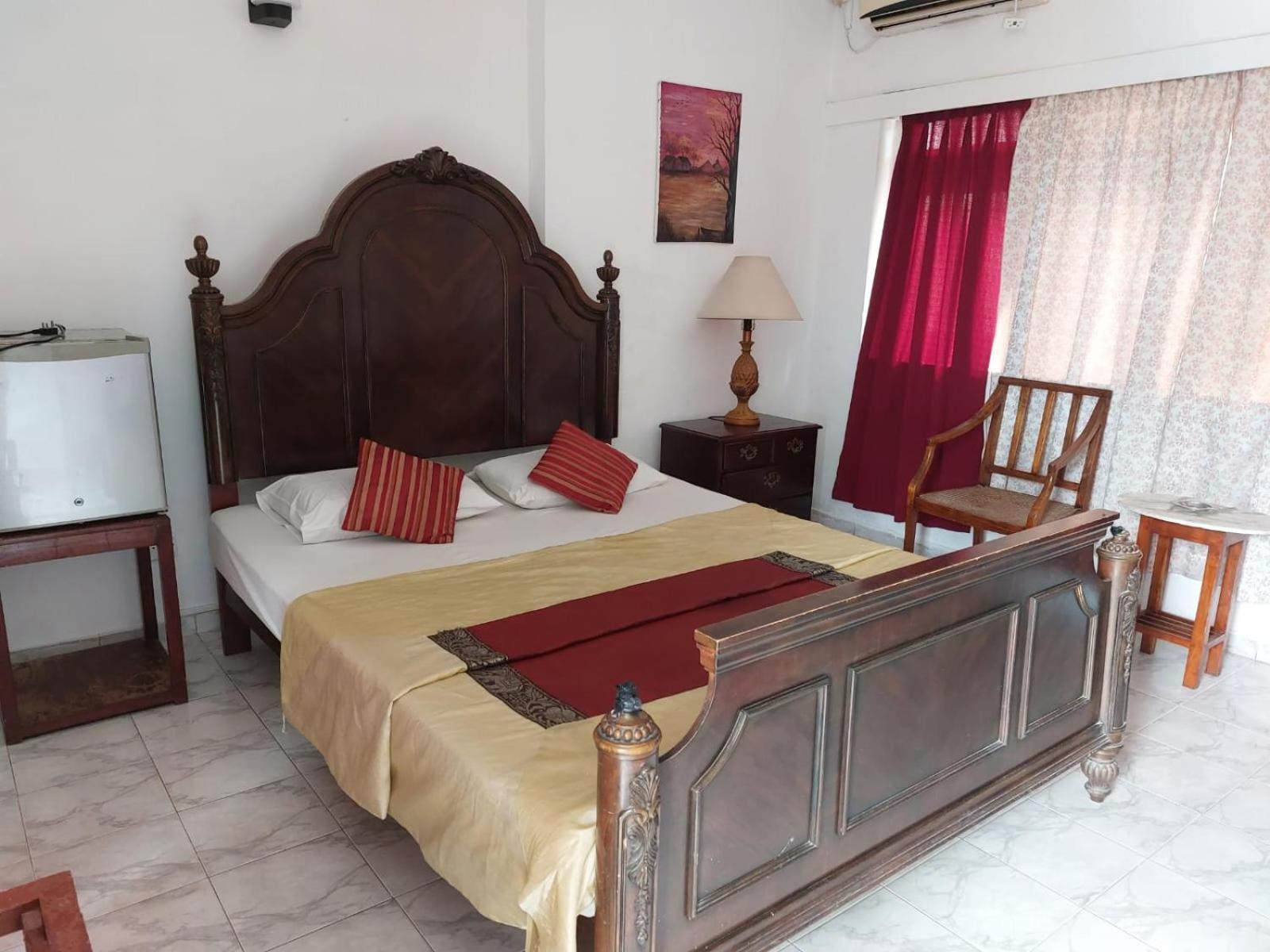 Ranveli Beach Hotel Dehiwala-Mount Lavinia Екстериор снимка